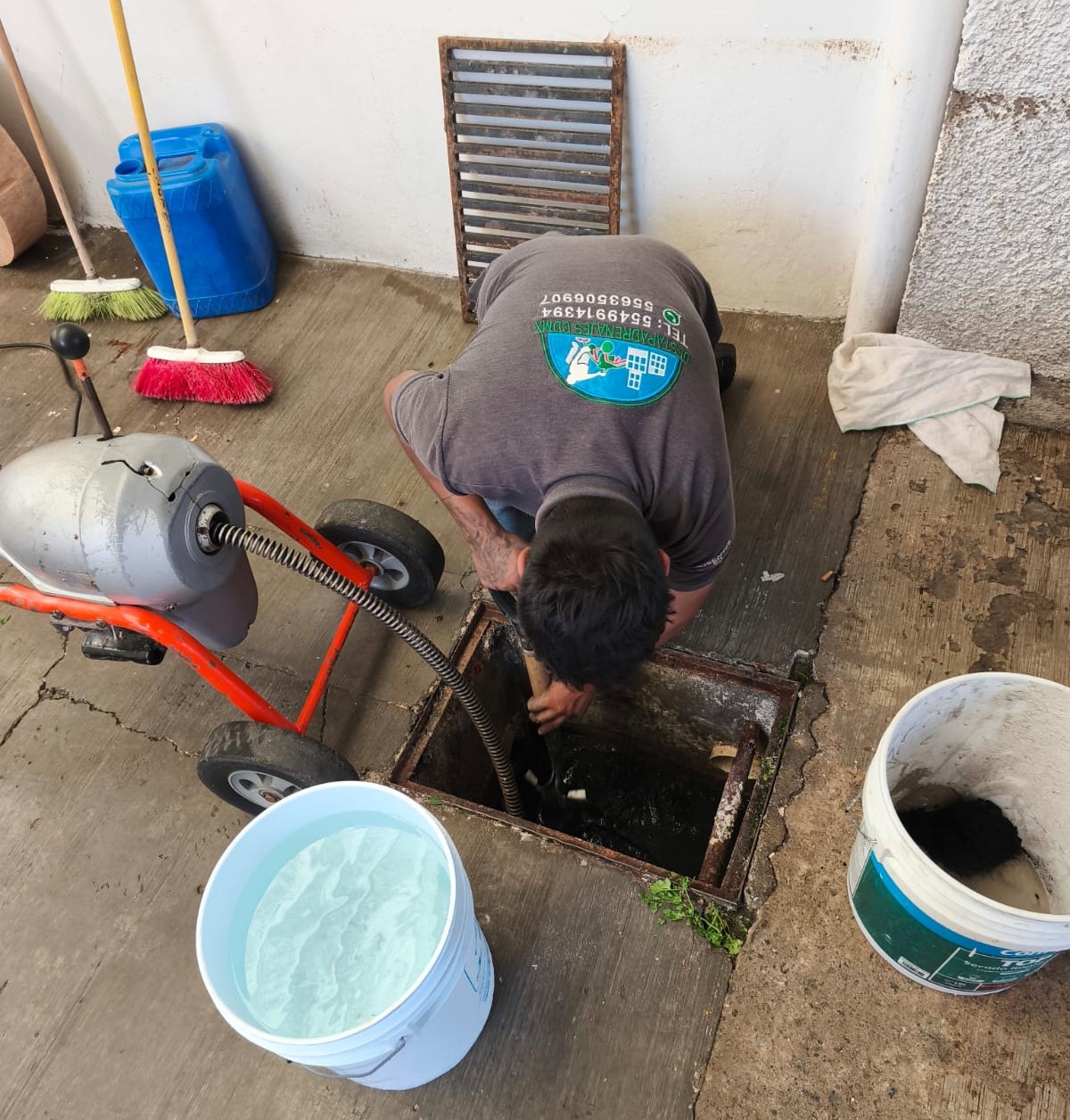 Servicio de Desazolves de Drenajes en la Colonia Manantiales, Nezahualcóyotl