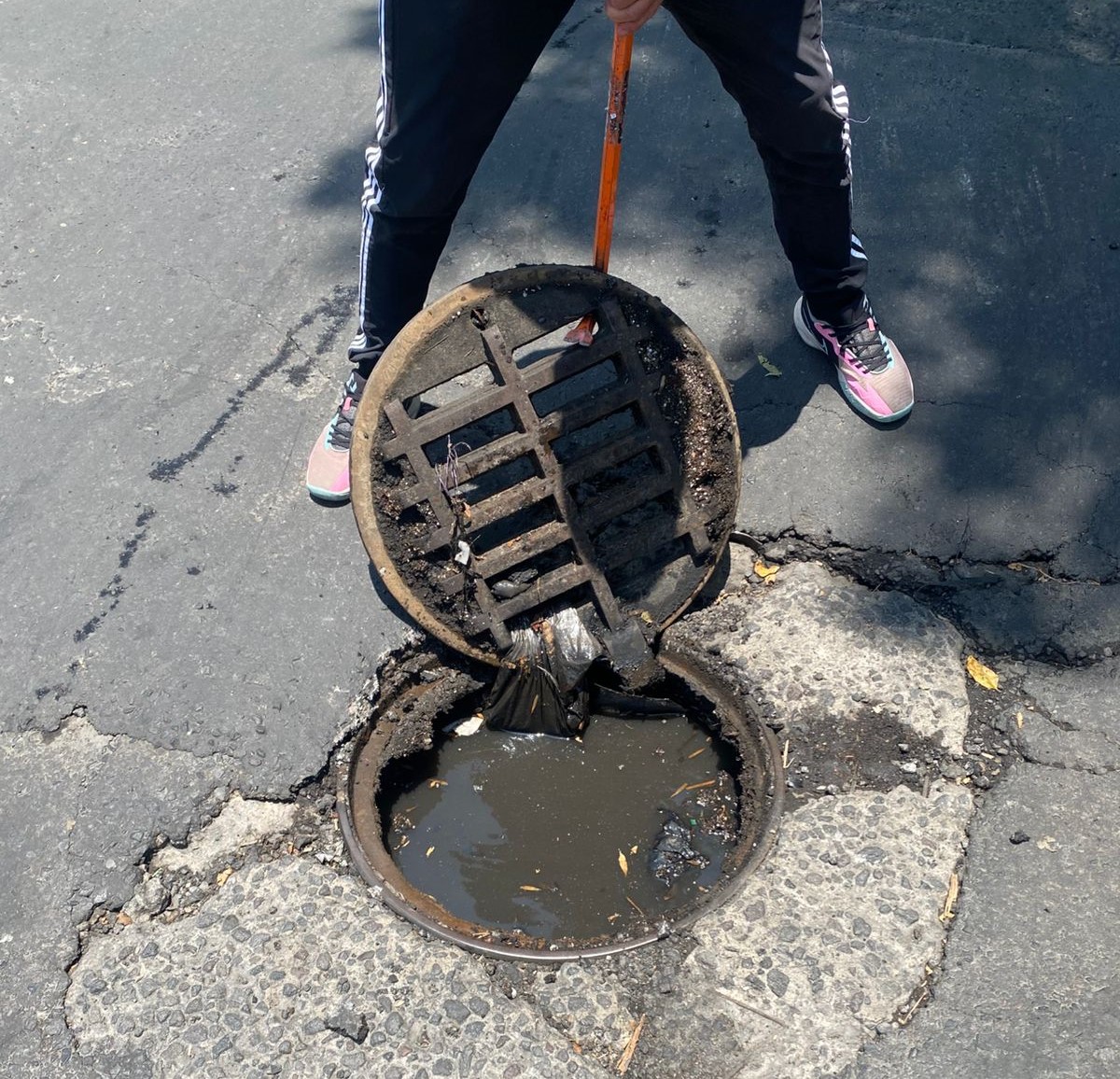 Servicio de Desazolves de Drenajes en la Colonia Santa Ines, Azcapotzalco