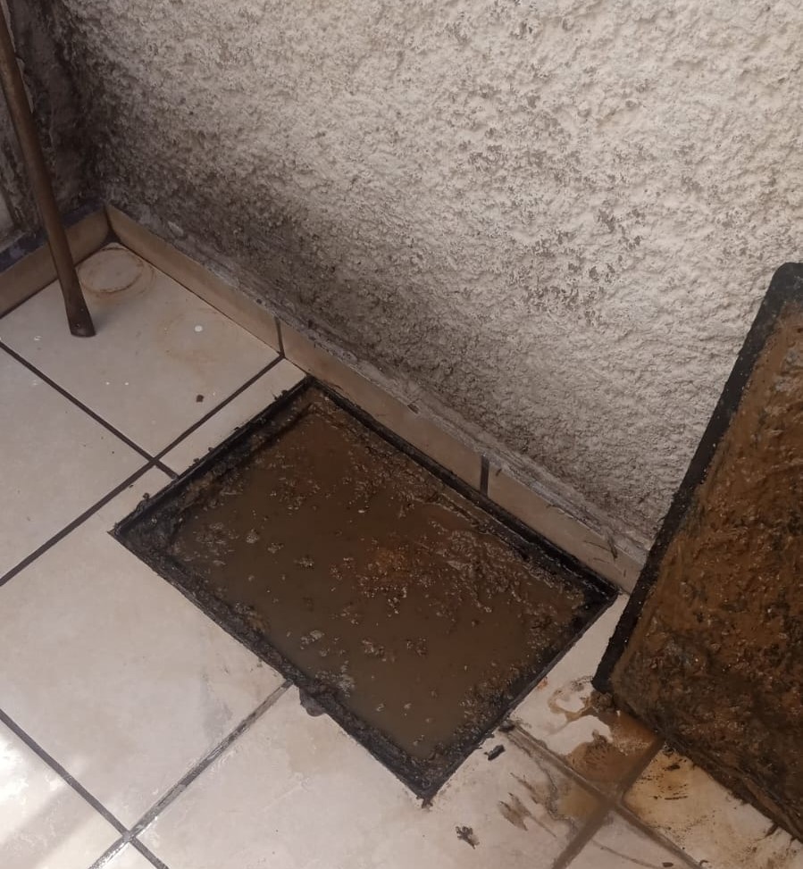 Servicio de Desazolves de Drenajes en la Colonia Valle de San Mateo, Naucalpan