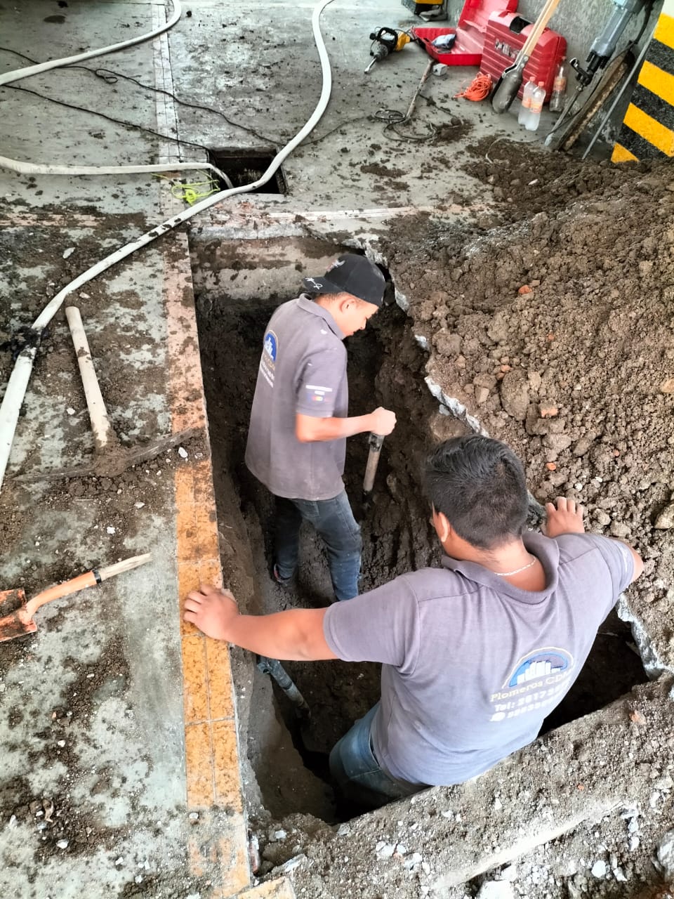 Servicio de Desazolves de Drenajes en la Colonia Los Héroes Ecatepec, Ecatepec