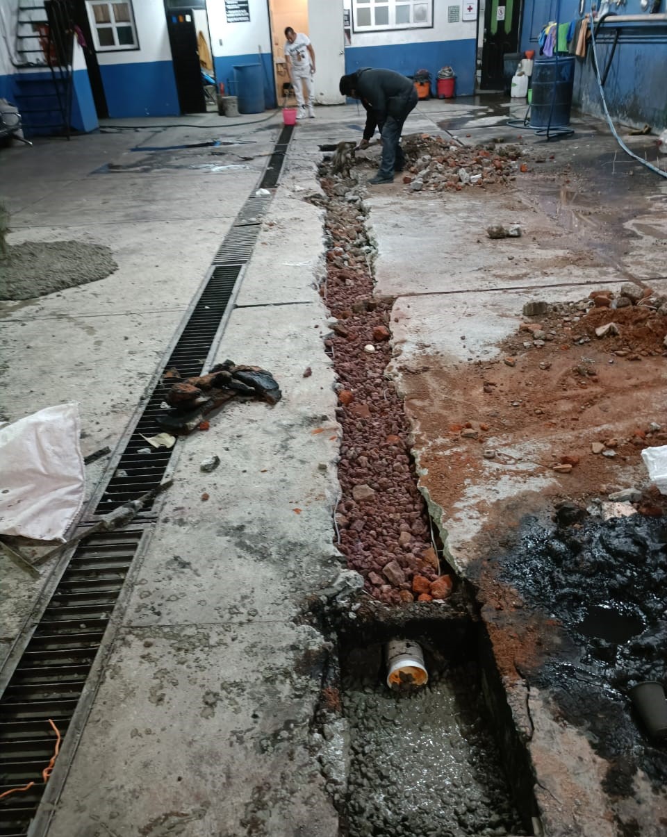 Servicio de Desazolves de Drenajes en la Colonia Avenida Central CROC, Ecatepec