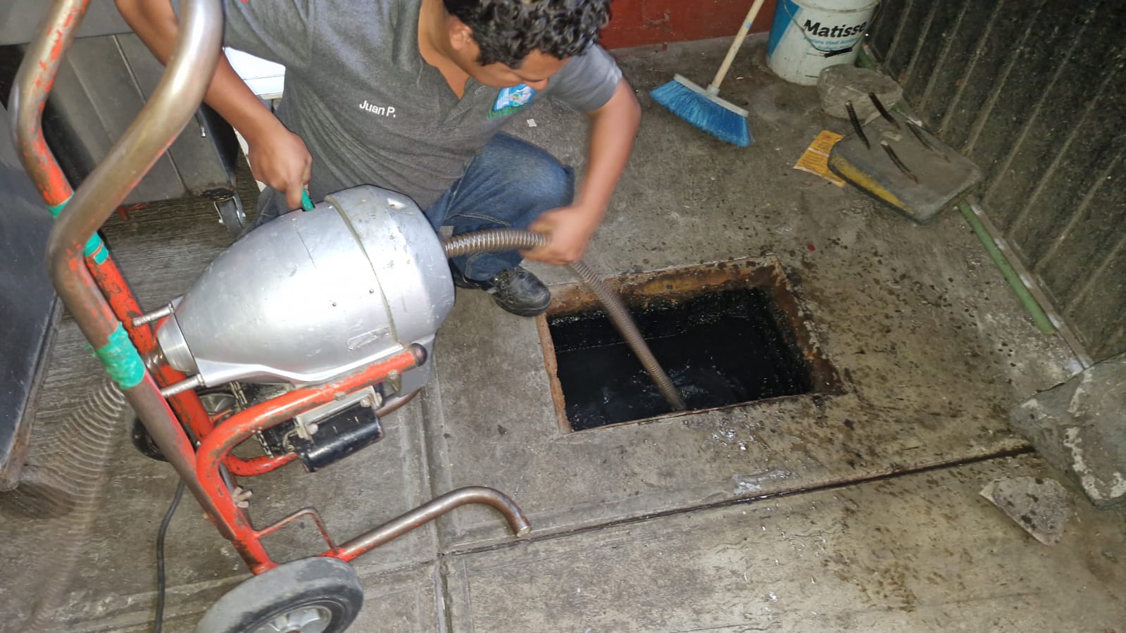 Servicio de Desazolves de Drenajes en la Colonia La Alteza, Naucalpan