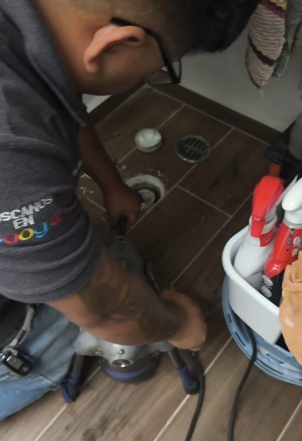 Servicio de Desazolves de Drenajes en la Colonia Los Bordos, Ecatepec