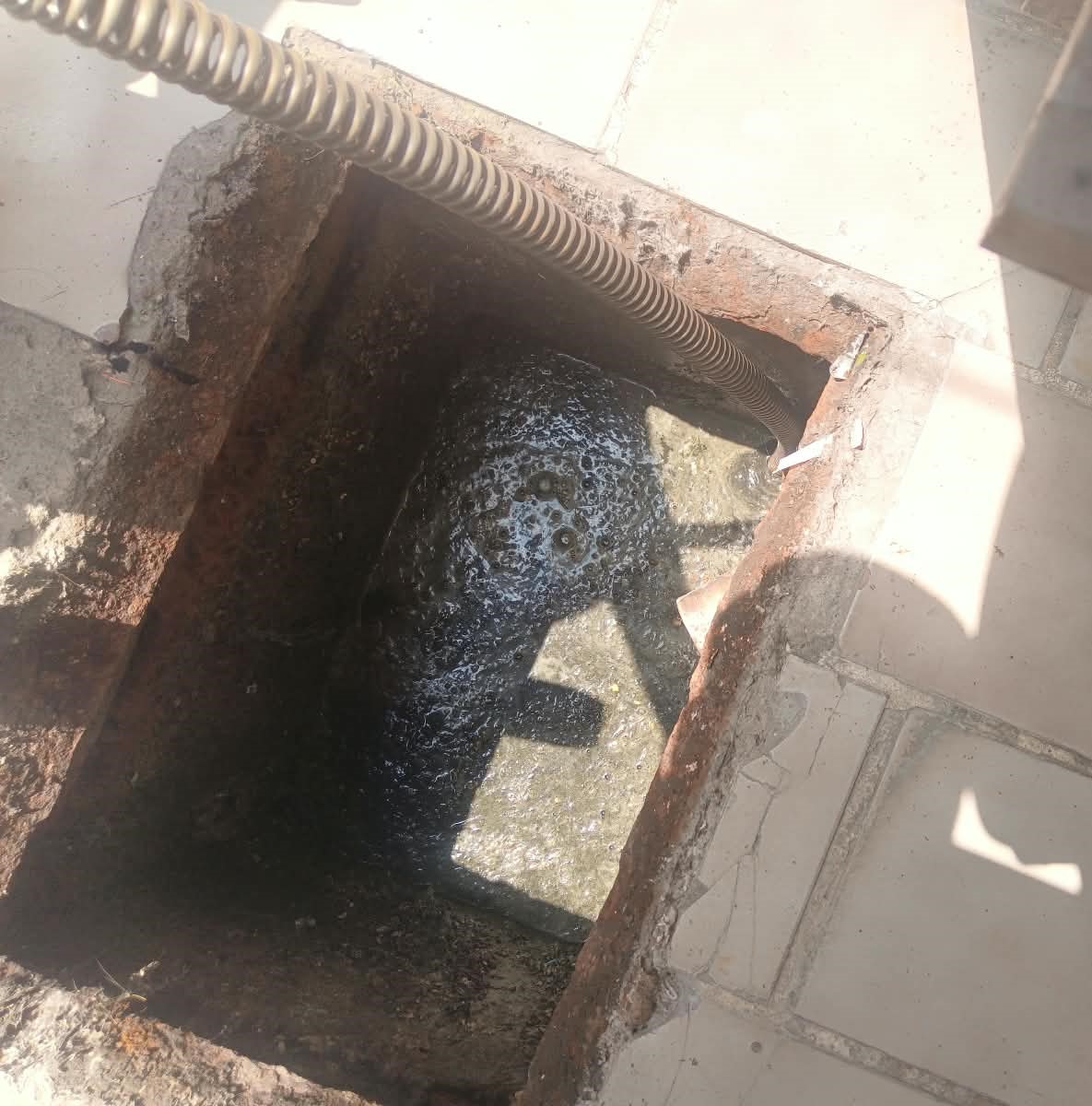 Servicio de Desazolves de Drenajes en la Colonia Artes Graficas, Venustiano Carranza