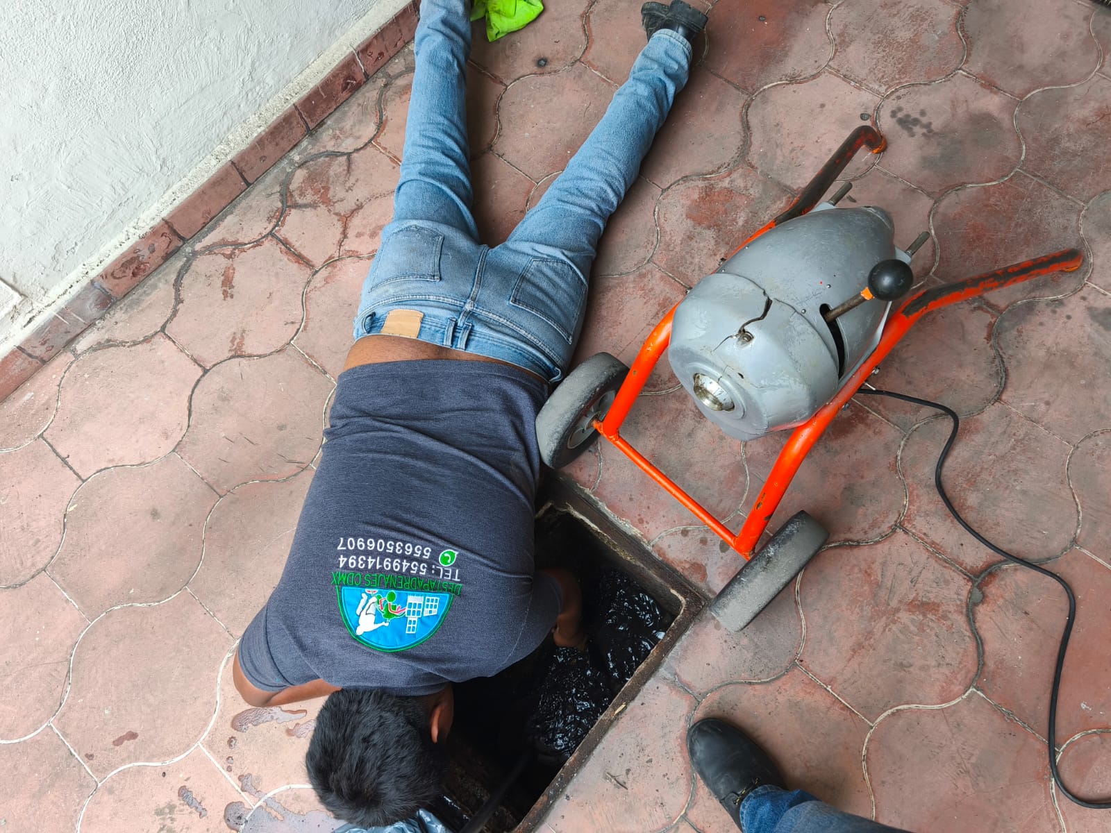 Servicio de Desazolves de Drenajes en la Colonia Aarón Sáenz, Venustiano Carranza