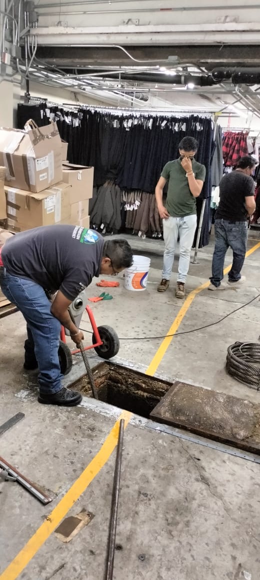 Servicio de Desazolves de Drenajes en la Colonia Morelos, Cuauhtémoc