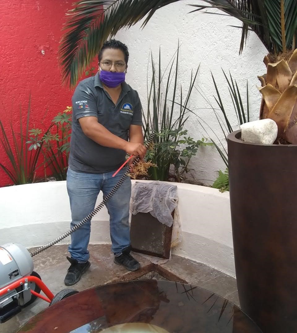 Servicio de Desazolves de Drenajes en la Colonia La Cruz de San Cristóbal, Ecatepec