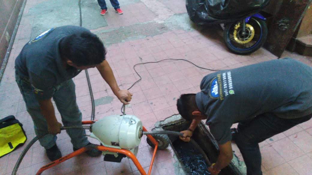 Servicio de Desazolves de Drenajes en la Colonia Granjas Populares Guadalupe Tulpetlac, Ecatepec