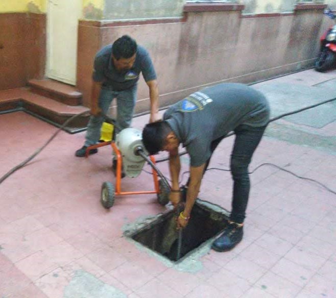 Servicio de Desazolves de Drenajes en la Colonia Dos de Octubre, Ecatepec