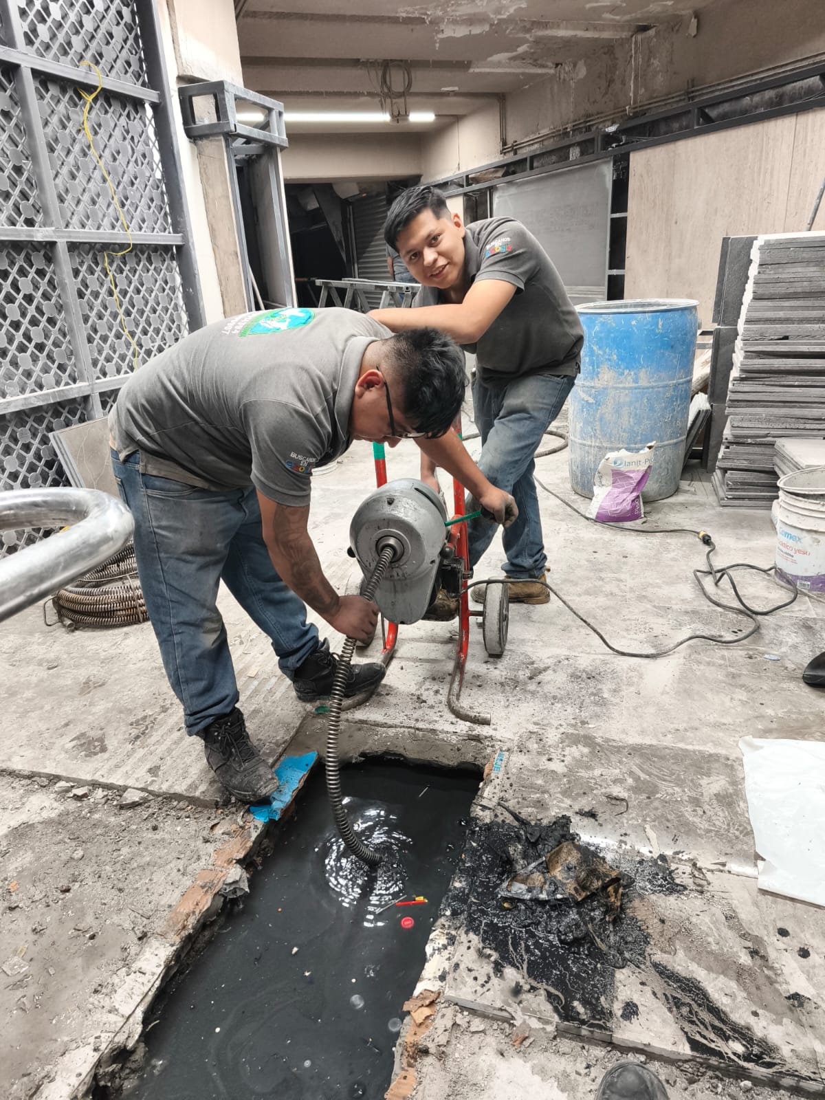 Servicio de Desazolves de Drenajes en la Colonia Pensador Mexicano, Venustiano Carranza