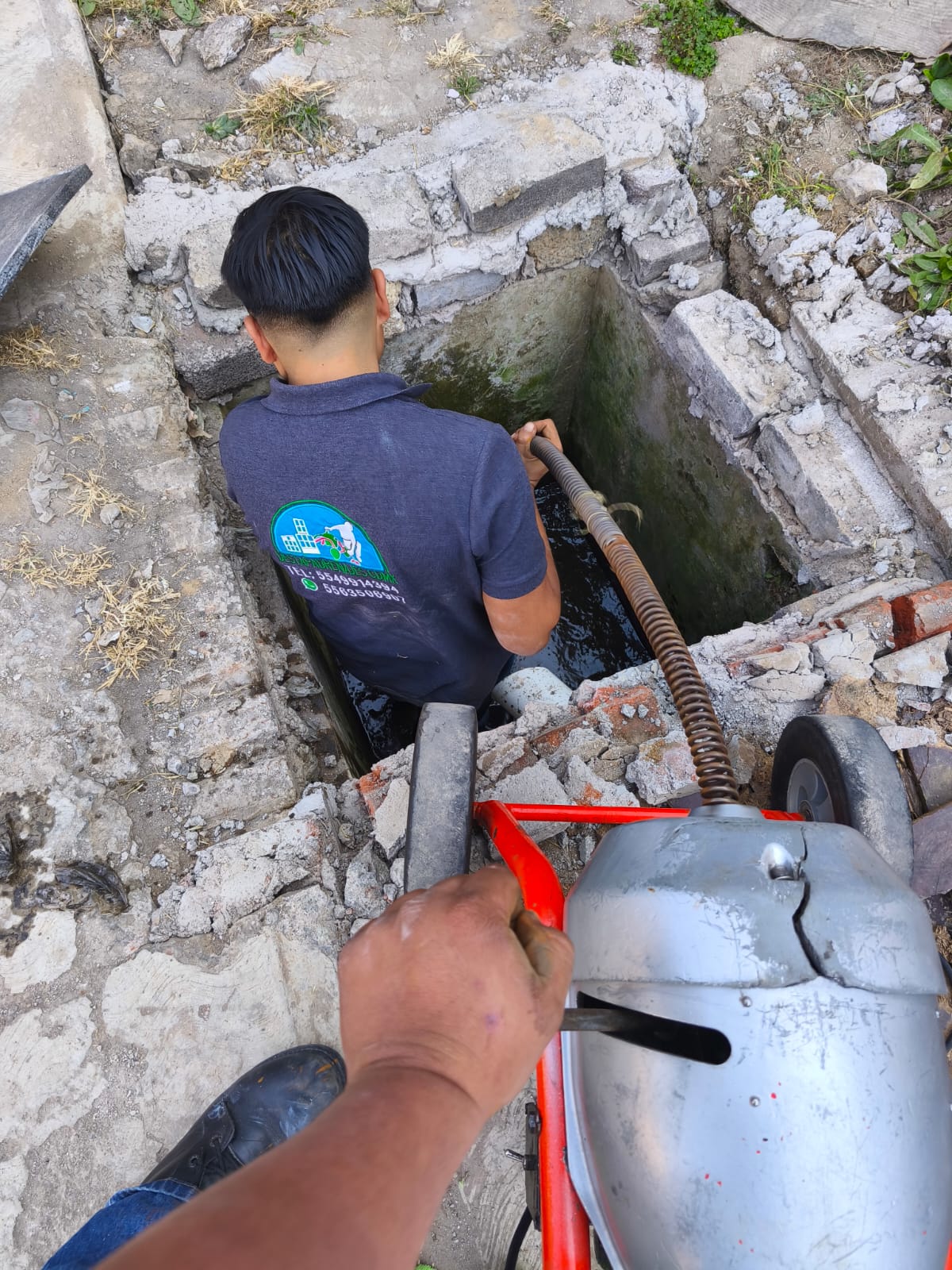 Servicio de Desazolves de Drenajes en la Colonia Petrolera Taxqueña, Coyoacán