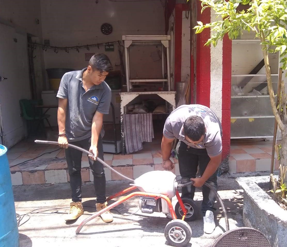 Servicio de Desazolves de Drenajes en la Colonia Azteca, Venustiano Carranza
