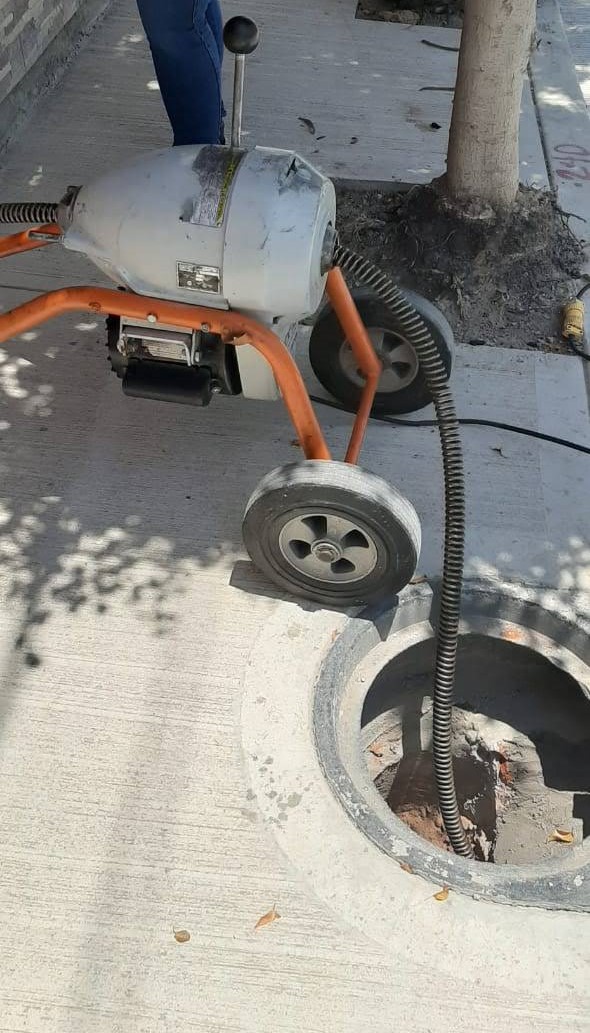 Servicio de Desazolves de Drenajes en la Colonia Plazas de Aragón, Nezahualcóyotl