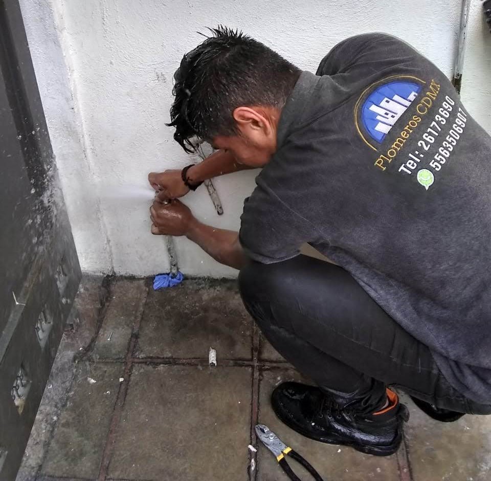 Servicio de Desazolves de Drenajes en la Colonia Zona Escolar, Gustavo A Madero
