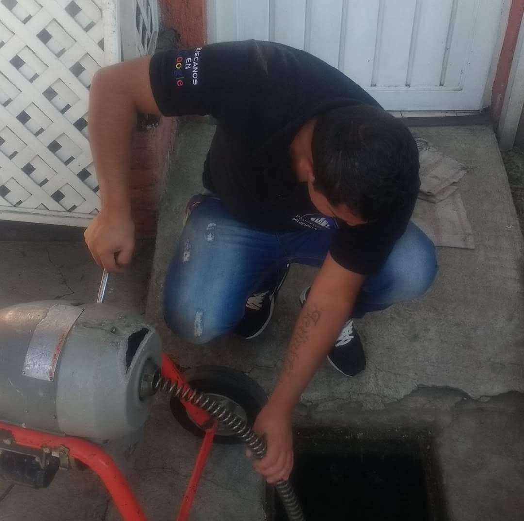 Servicio de Desazolves de Drenajes en la Colonia Zona Escolar Oriente, Gustavo A Madero