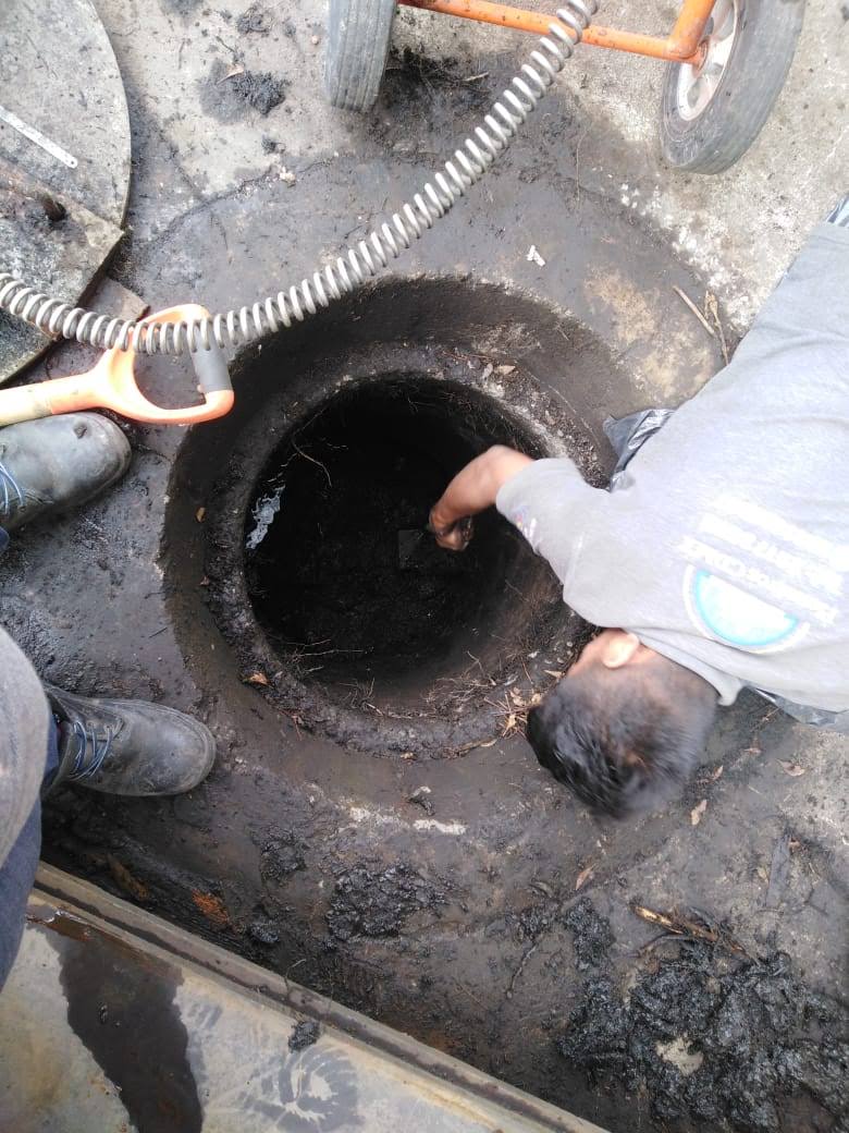 Servicio de Desazolves de Drenajes en la Colonia Terremote, Ecatepec